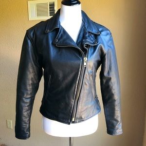 Women’s motorcycle jacket. Black leather with quilted lining sz 8